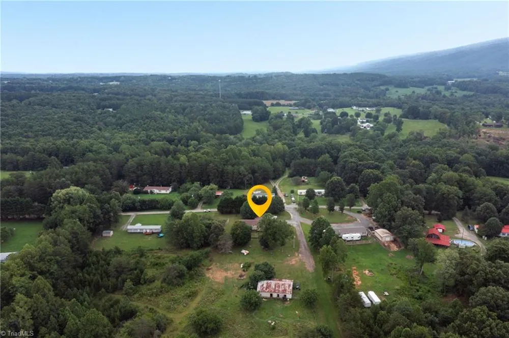 1352 Gravitte Road Pilot Mountain, NC 27041