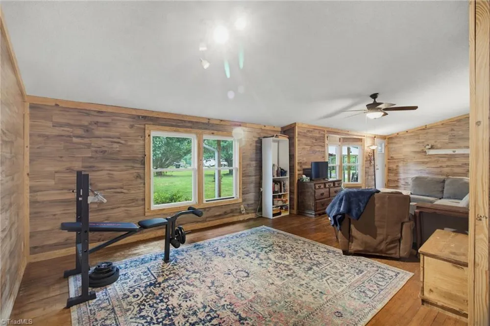 1352 Gravitte Road Pilot Mountain, NC 27041
