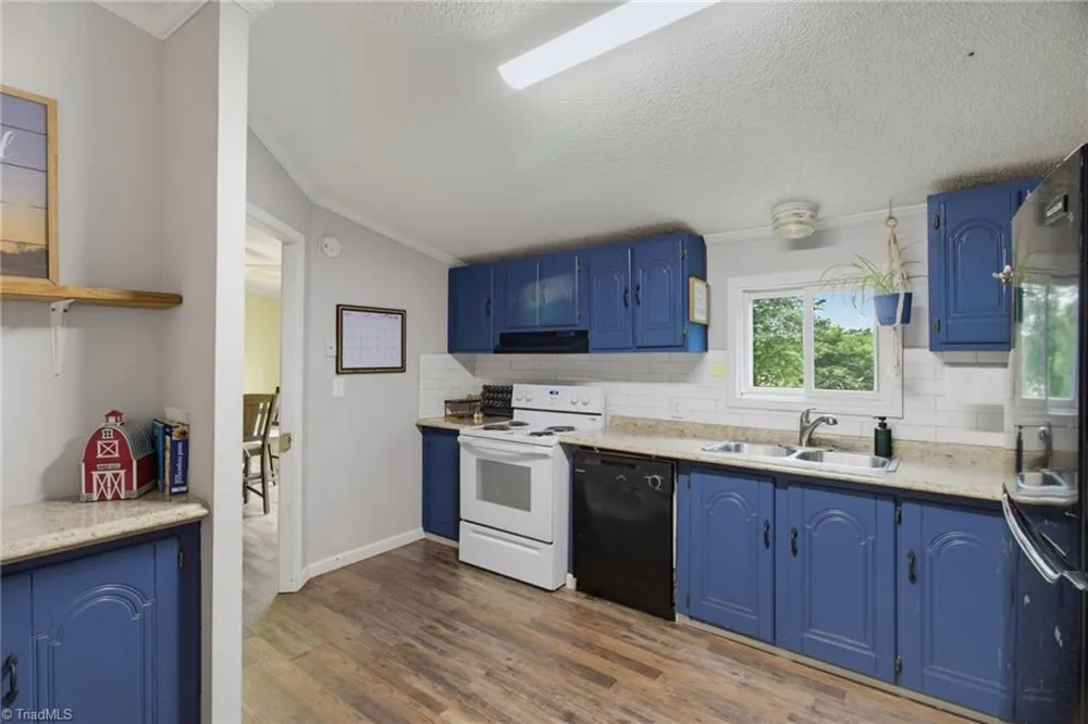 1352 Gravitte Road Pilot Mountain, NC 27041