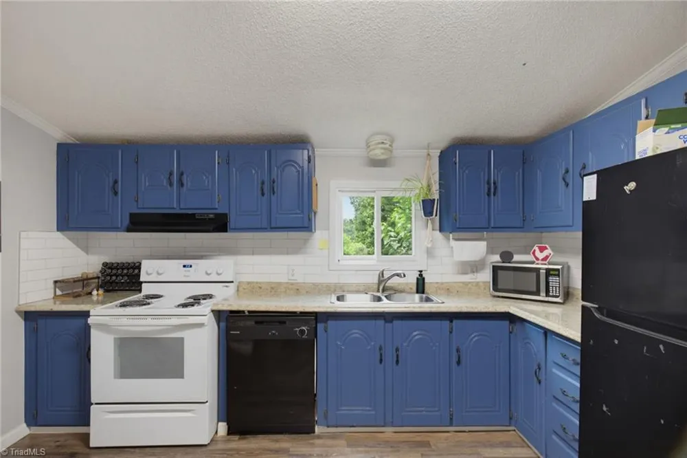 1352 Gravitte Road Pilot Mountain, NC 27041