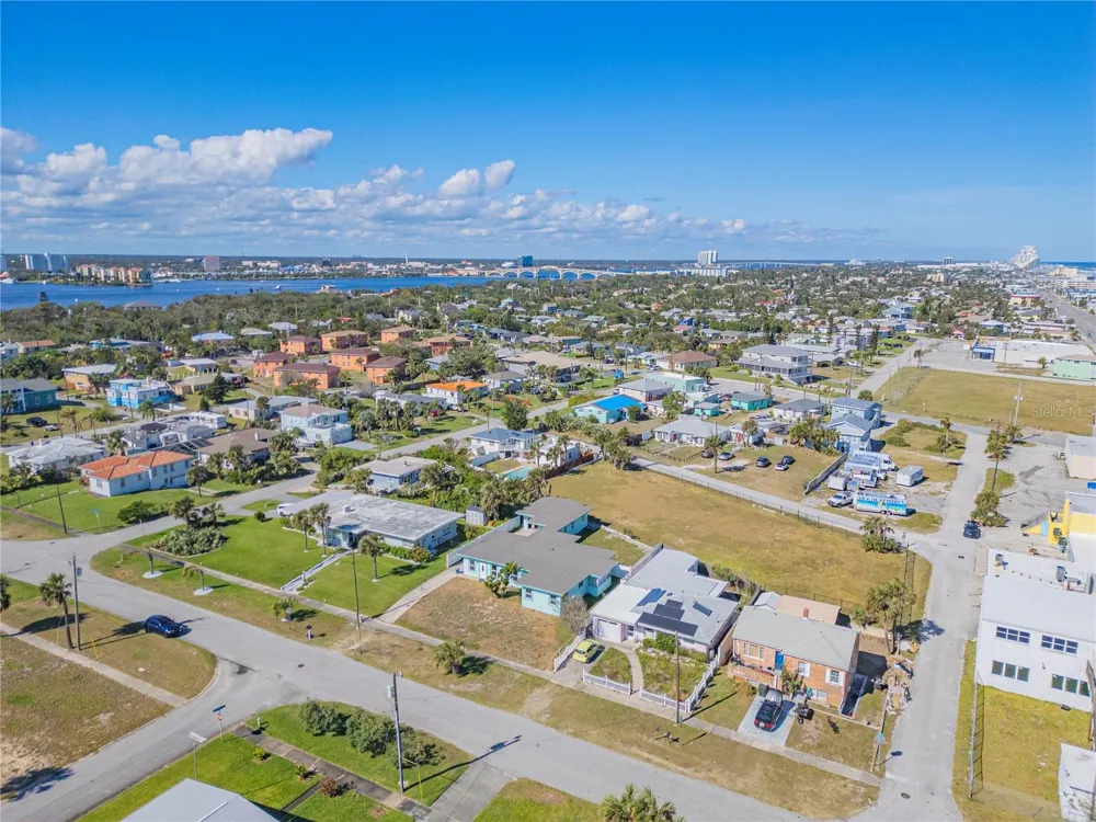 135 PARK AVENUE Daytona Beach, FL 32118