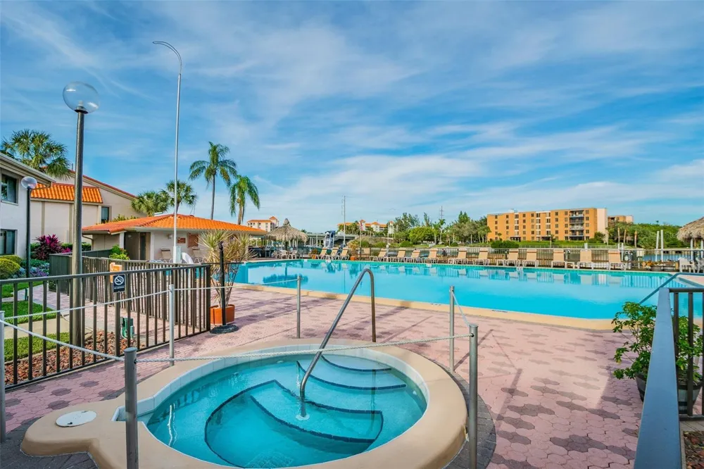 4800 BRITTANY DRIVE S #102 St Petersburg, FL 33715