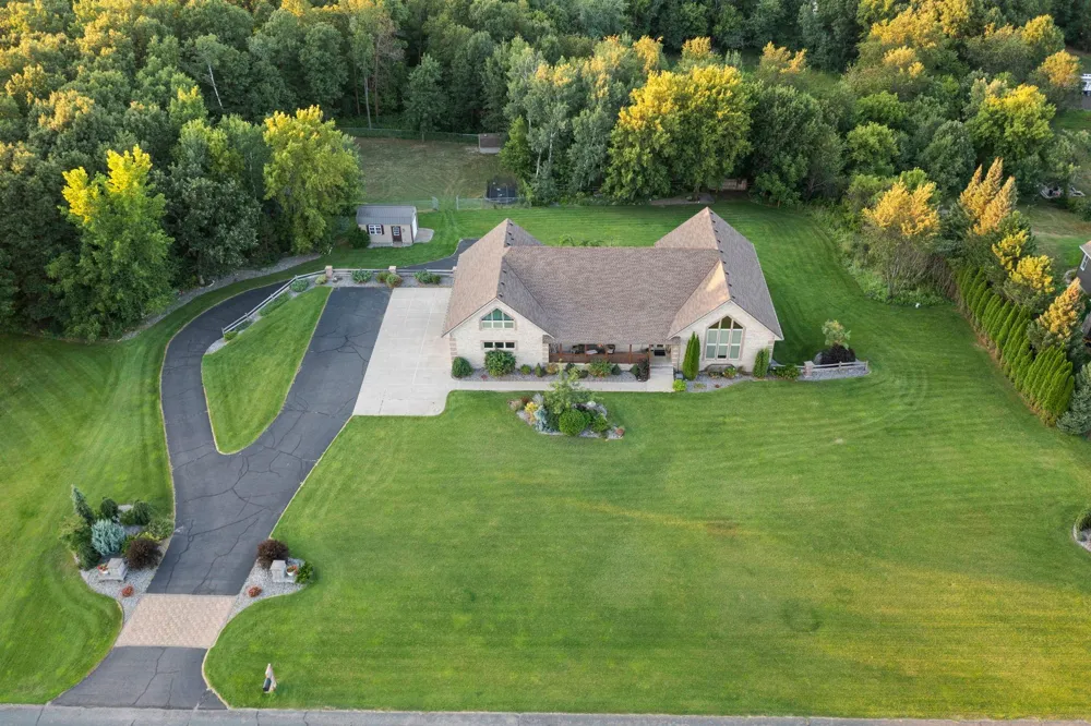 11152 274th Avenue NW Zimmerman, MN 55398