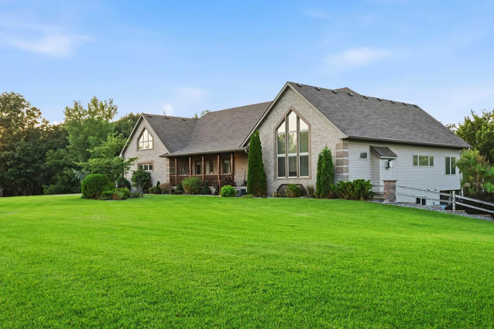 11152 274th Avenue NW Zimmerman, MN 55398
