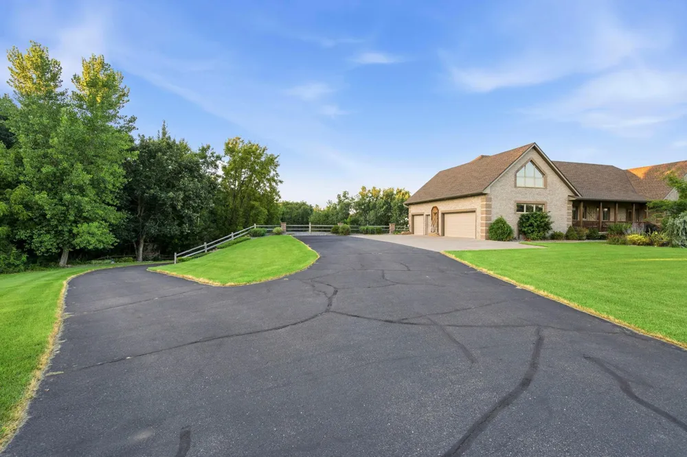 11152 274th Avenue NW Zimmerman, MN 55398