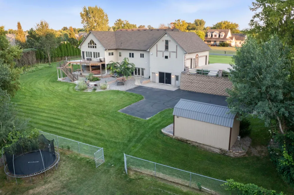 11152 274th Avenue NW Zimmerman, MN 55398