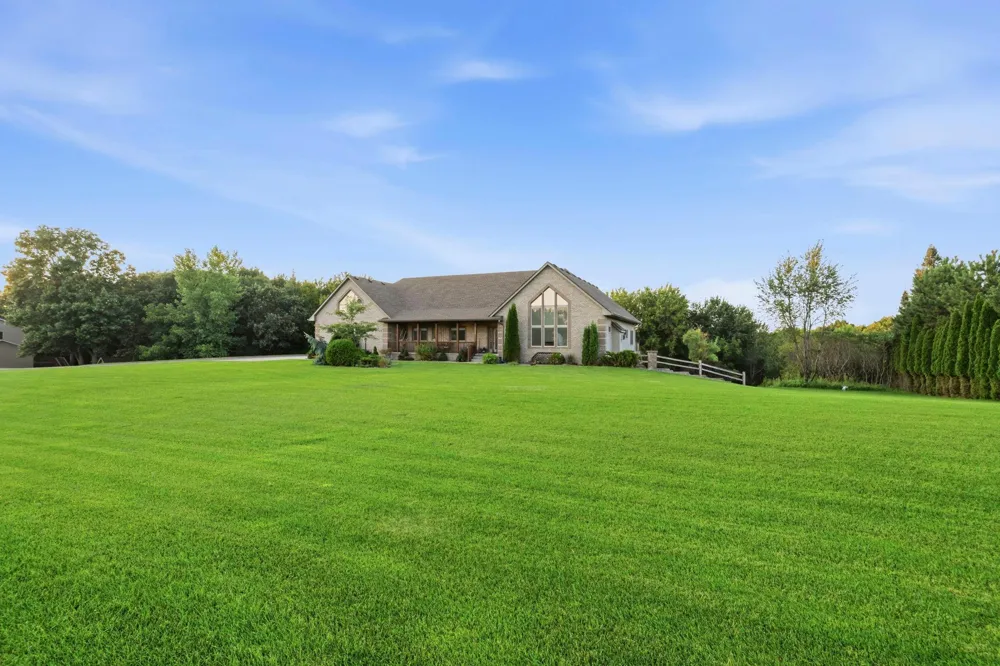11152 274th Avenue NW Zimmerman, MN 55398