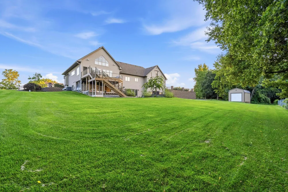 11152 274th Avenue NW Zimmerman, MN 55398