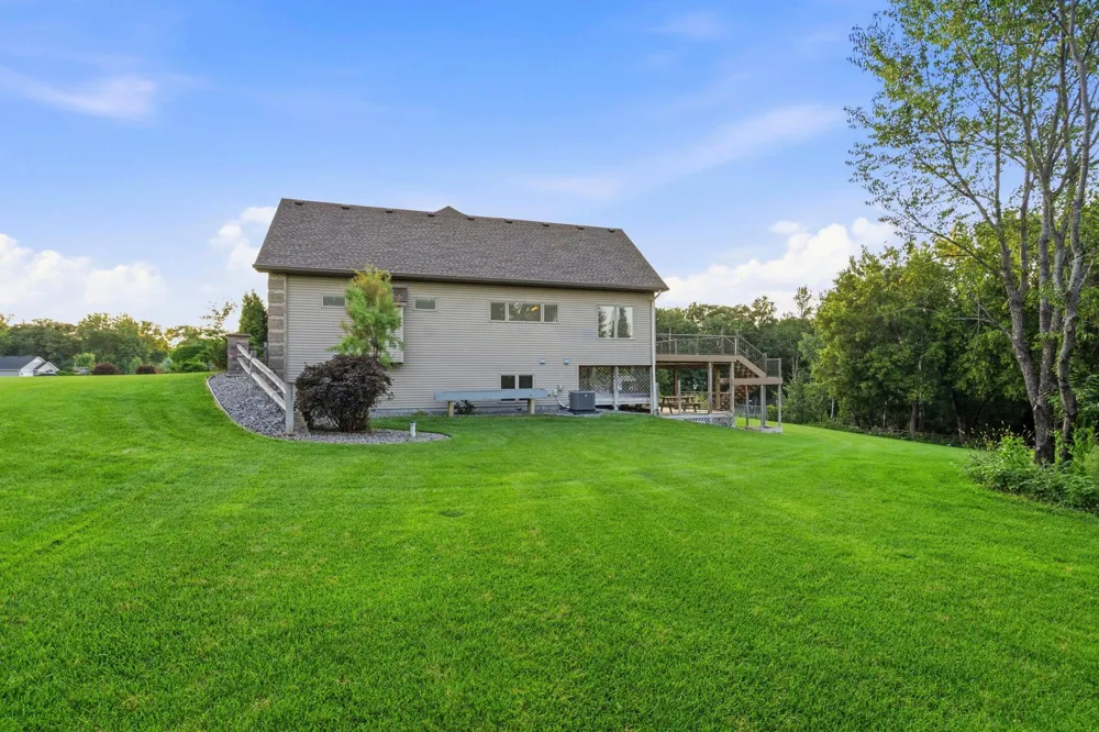 11152 274th Avenue NW Zimmerman, MN 55398