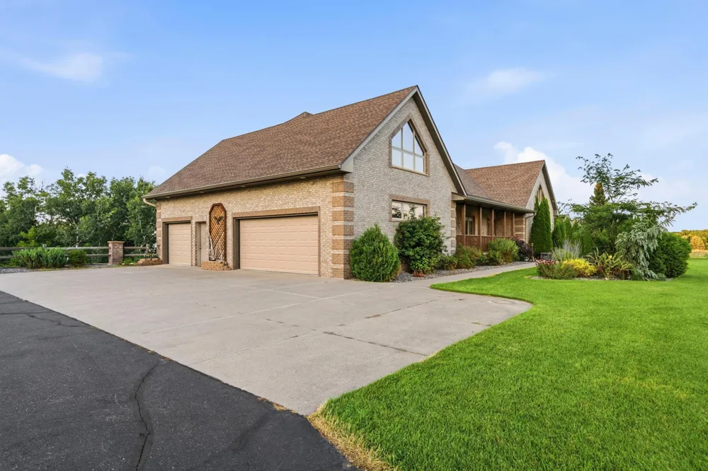 11152 274th Avenue NW Zimmerman, MN 55398
