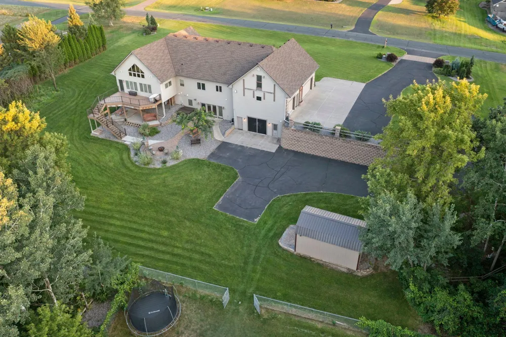 11152 274th Avenue NW Zimmerman, MN 55398