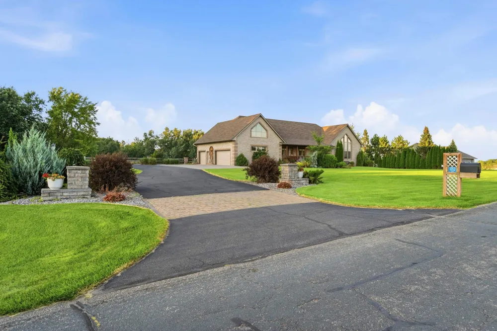 11152 274th Avenue NW Zimmerman, MN 55398