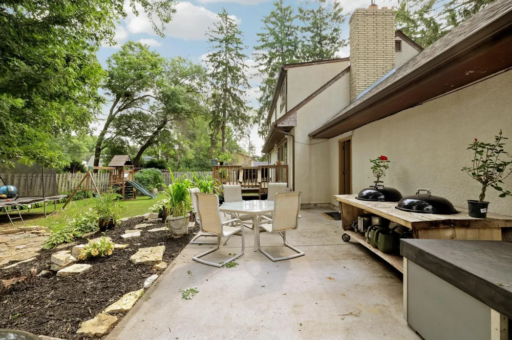 2735 18th Avenue E North Saint Paul, MN 55109