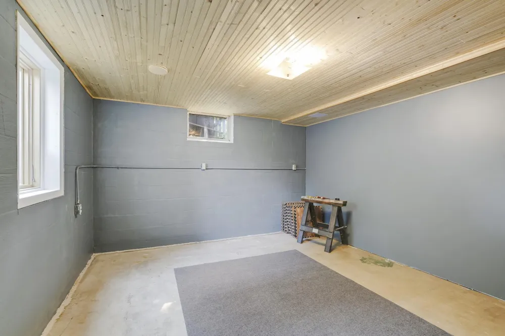 2735 18th Avenue E North Saint Paul, MN 55109