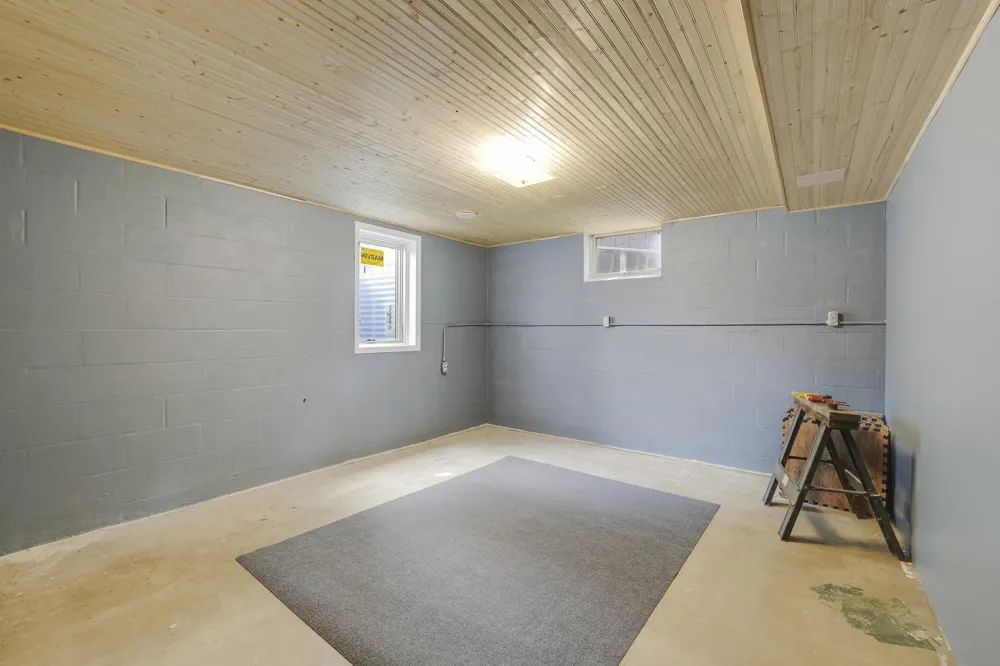 2735 18th Avenue E North Saint Paul, MN 55109