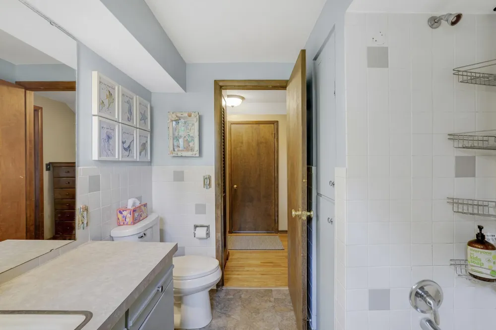 2735 18th Avenue E North Saint Paul, MN 55109