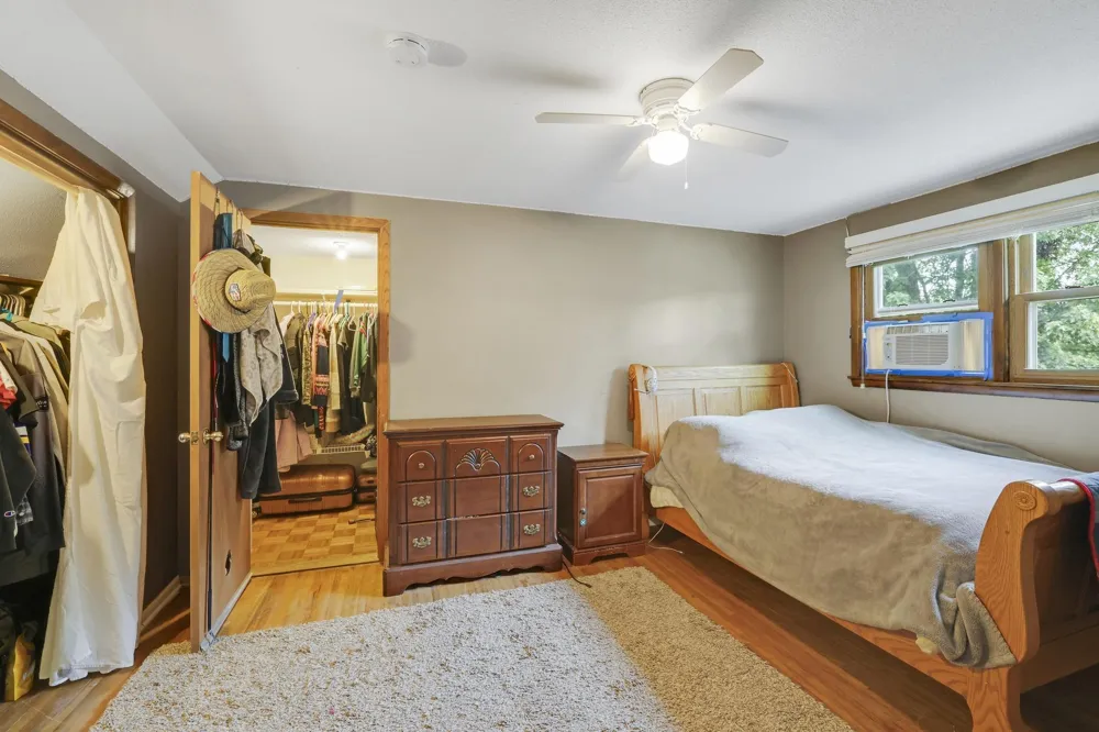 2735 18th Avenue E North Saint Paul, MN 55109