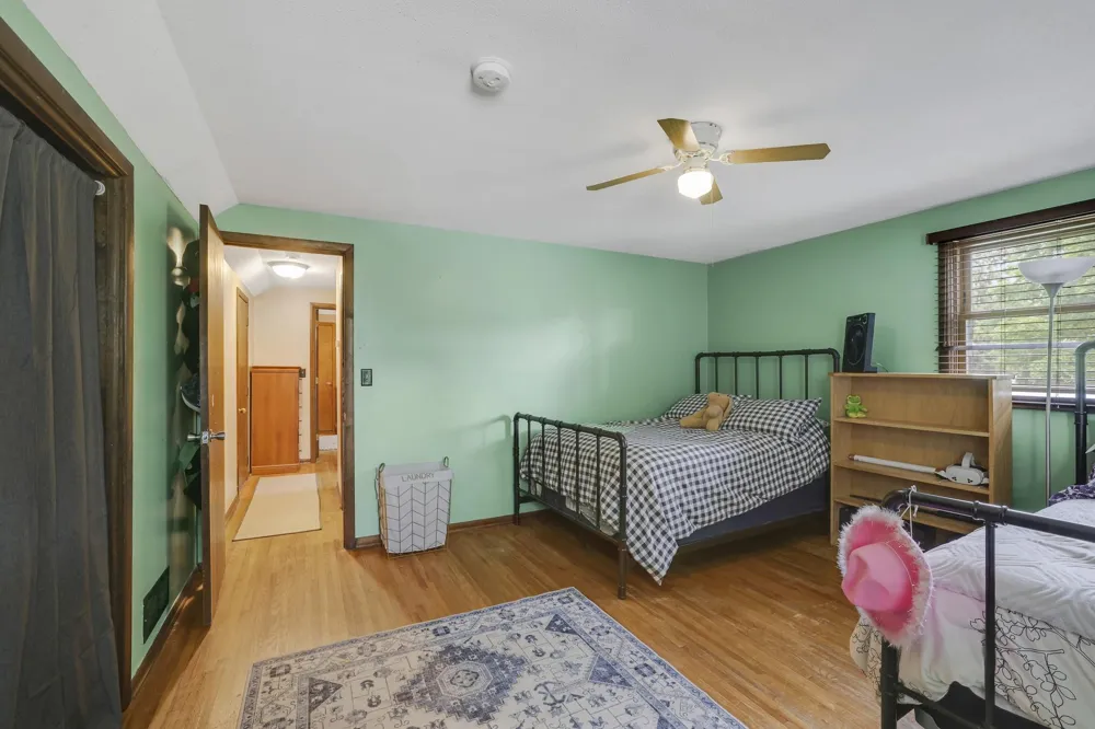 2735 18th Avenue E North Saint Paul, MN 55109