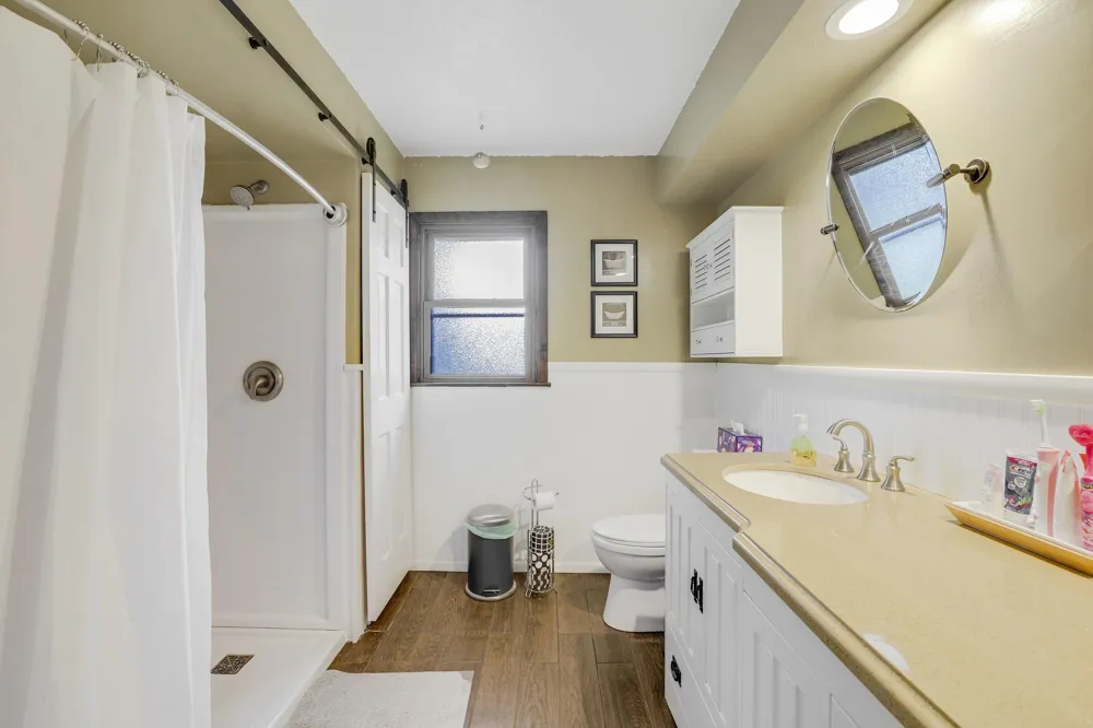 2735 18th Avenue E North Saint Paul, MN 55109