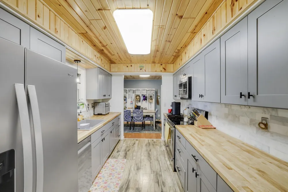 2735 18th Avenue E North Saint Paul, MN 55109