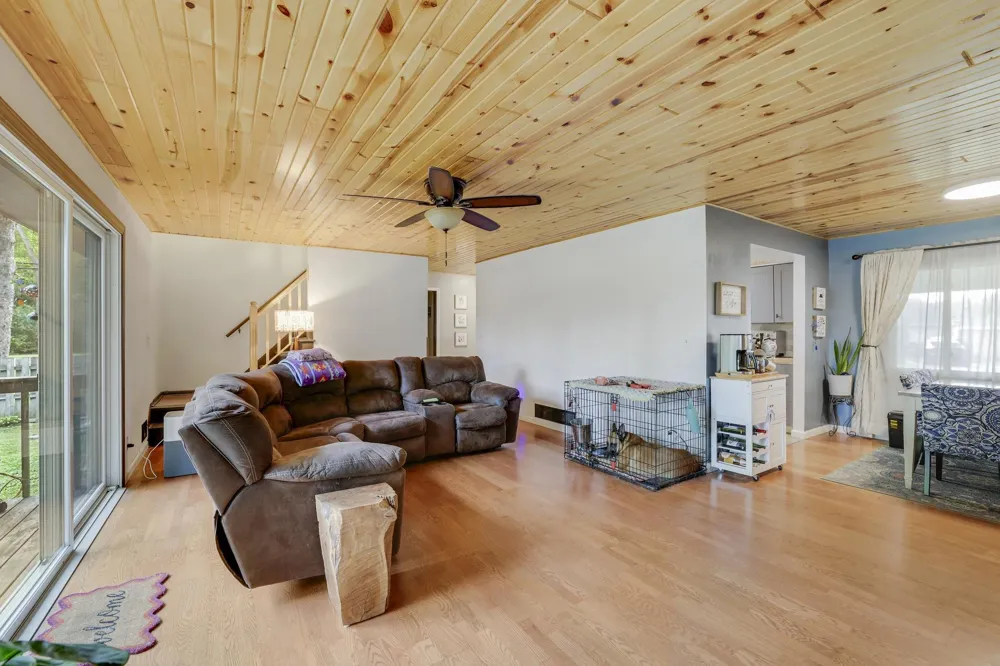 2735 18th Avenue E North Saint Paul, MN 55109
