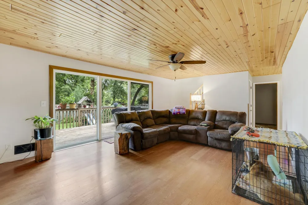 2735 18th Avenue E North Saint Paul, MN 55109