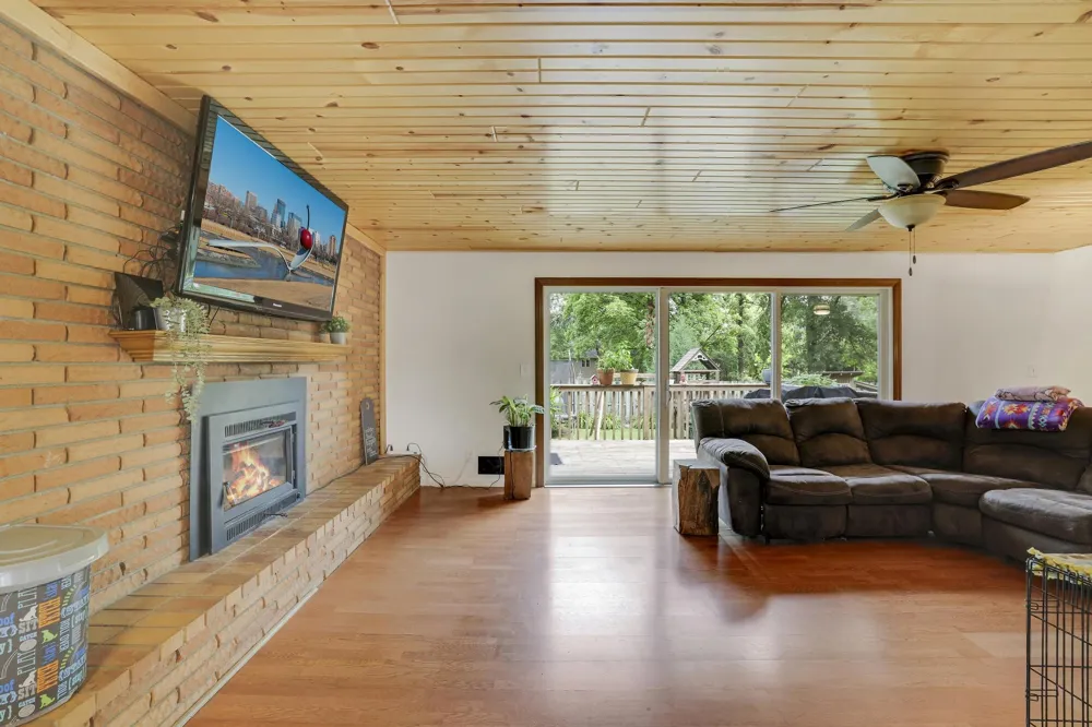 2735 18th Avenue E North Saint Paul, MN 55109