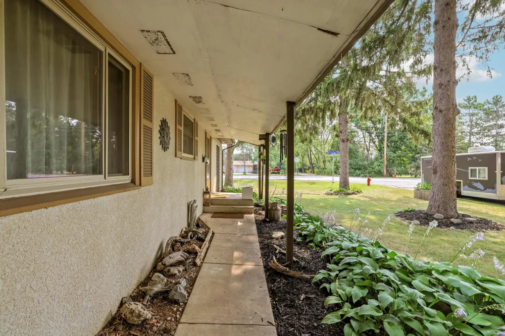 2735 18th Avenue E North Saint Paul, MN 55109