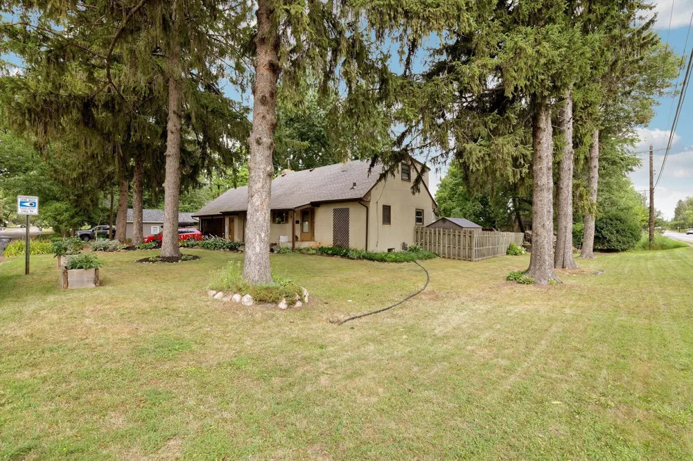 2735 18th Avenue E North Saint Paul, MN 55109
