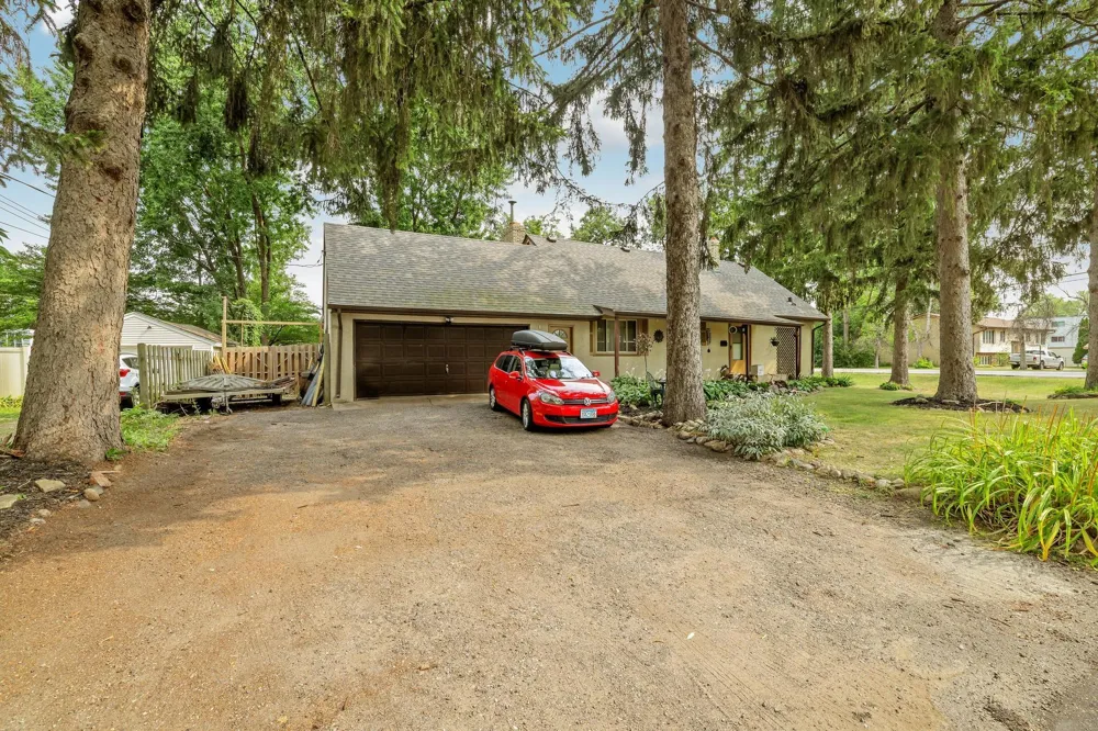 2735 18th Avenue E North Saint Paul, MN 55109