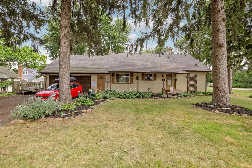 2735 18th Avenue E North Saint Paul, MN 55109