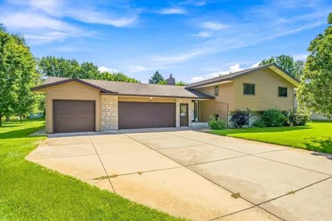1718 Hazelwood Circle