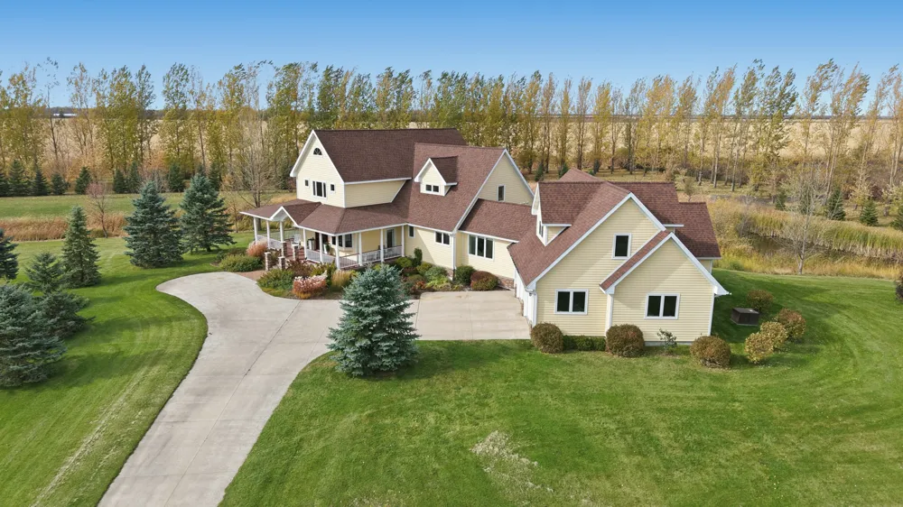 3422 73rd Avenue Moorhead, MN 56560