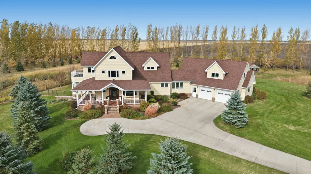 3422 73rd Avenue Moorhead, MN 56560