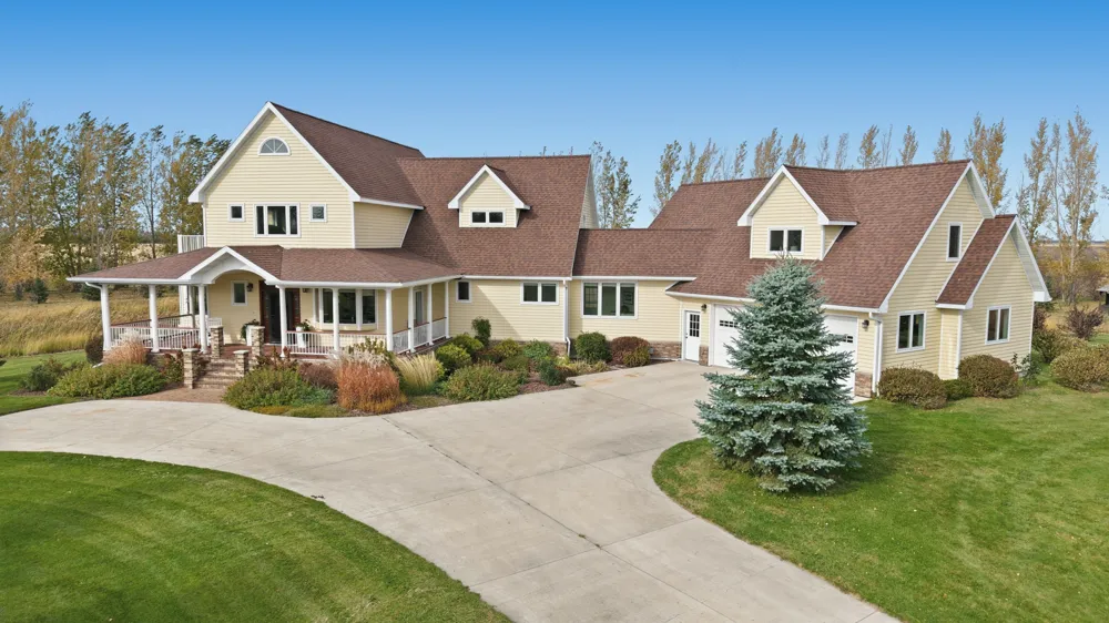 3422 73rd Avenue Moorhead, MN 56560