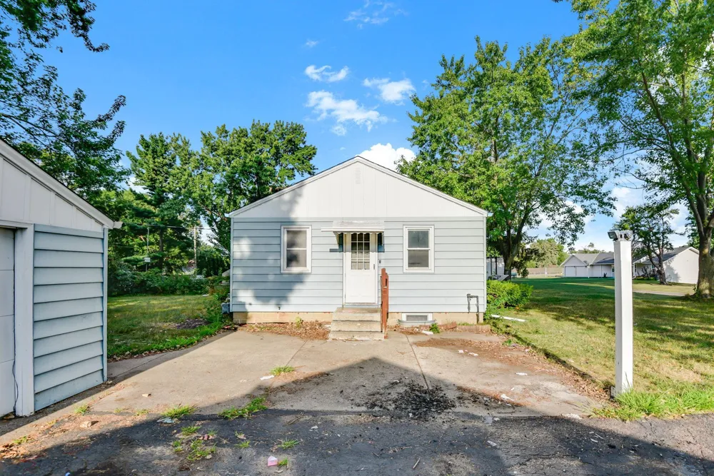 548 82nd Avenue NE Spring Lake Park, MN 55432