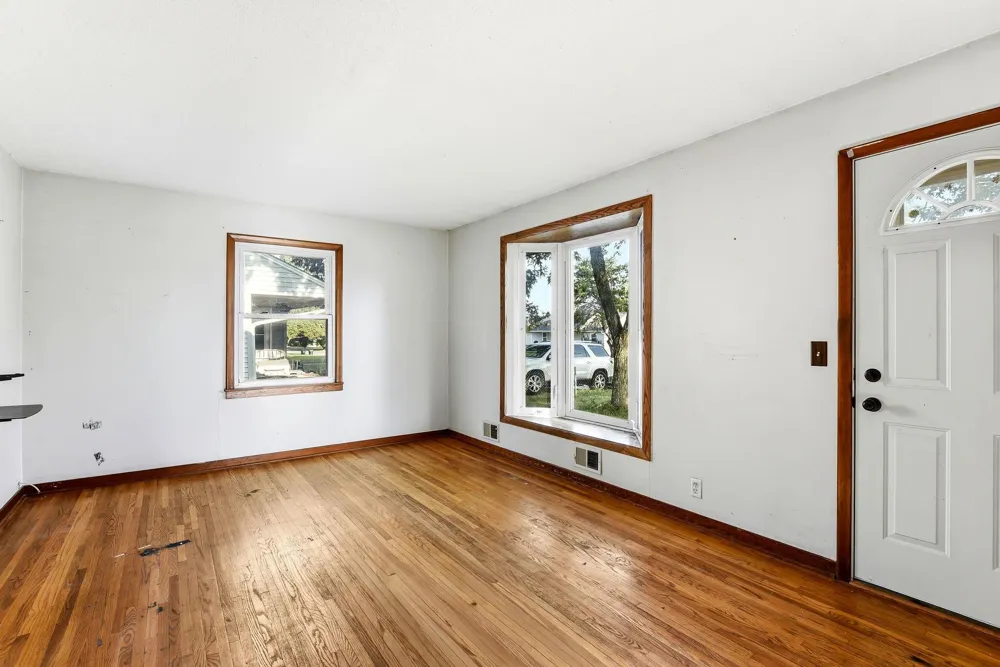 548 82nd Avenue NE Spring Lake Park, MN 55432