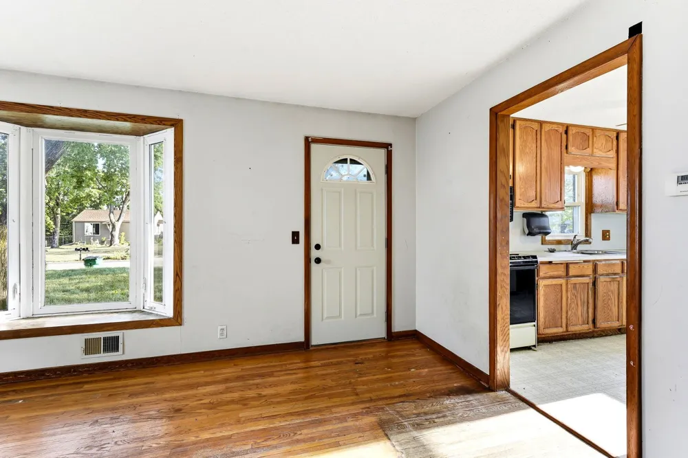 548 82nd Avenue NE Spring Lake Park, MN 55432