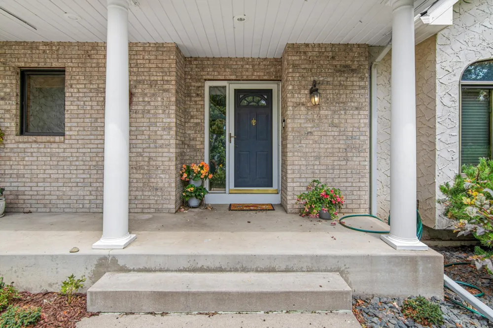 8441 W Lake Drive Chanhassen, MN 55317