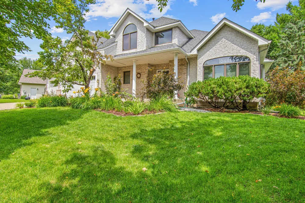 8441 W Lake Drive Chanhassen, MN 55317
