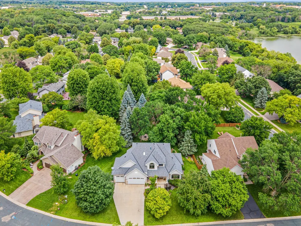 8441 W Lake Drive Chanhassen, MN 55317