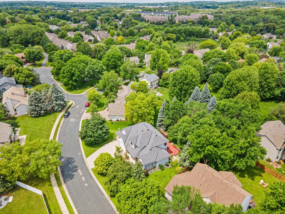 8441 W Lake Drive Chanhassen, MN 55317
