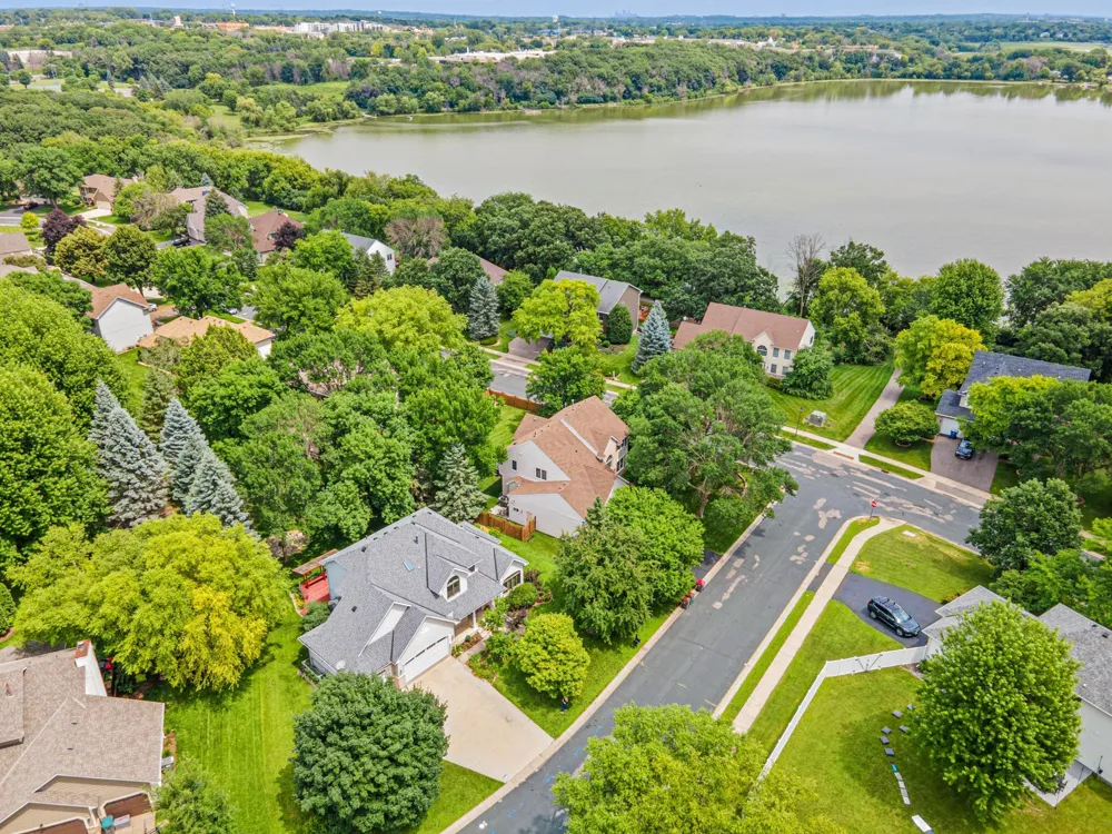 8441 W Lake Drive Chanhassen, MN 55317
