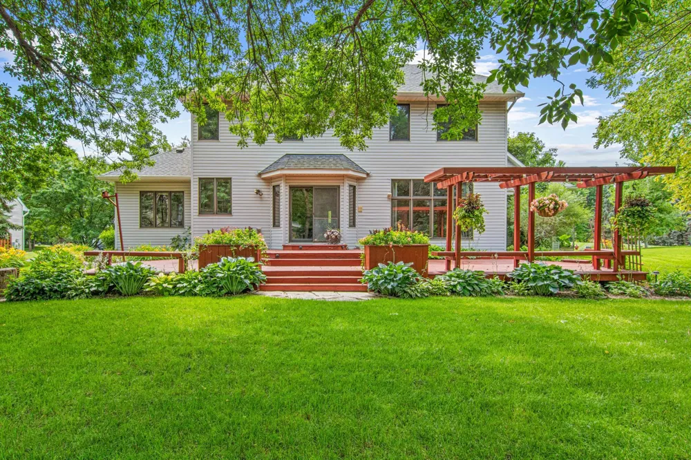 8441 W Lake Drive Chanhassen, MN 55317