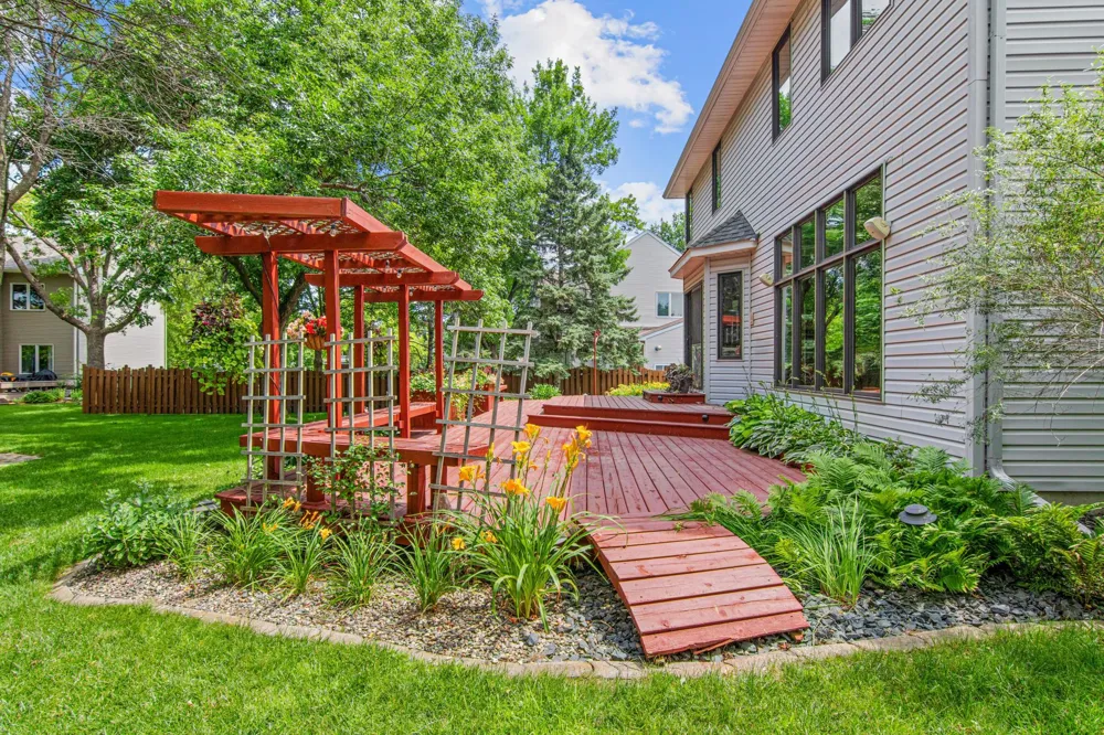 8441 W Lake Drive Chanhassen, MN 55317