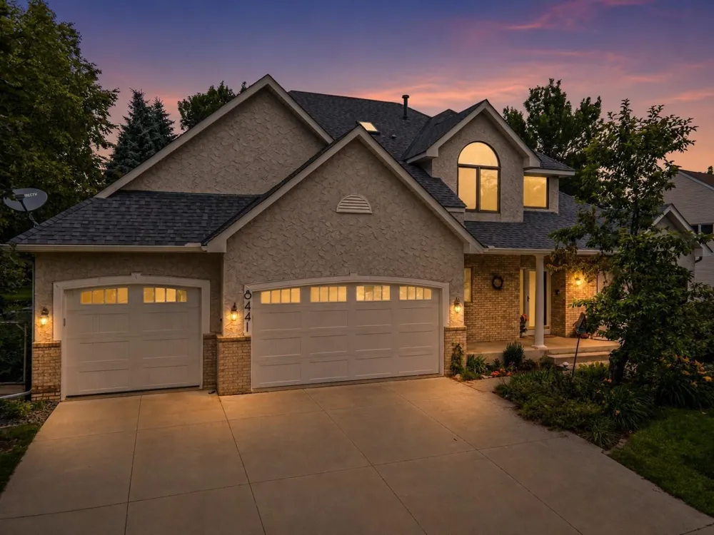 8441 W Lake Drive Chanhassen, MN 55317