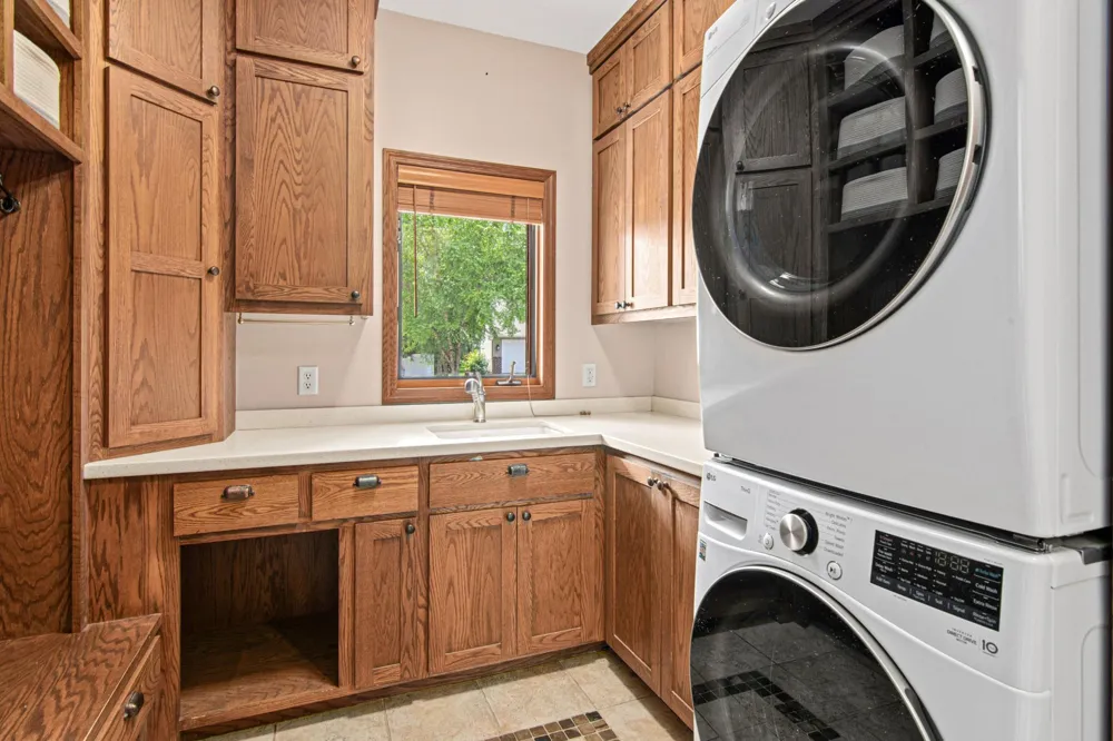 8441 W Lake Drive Chanhassen, MN 55317