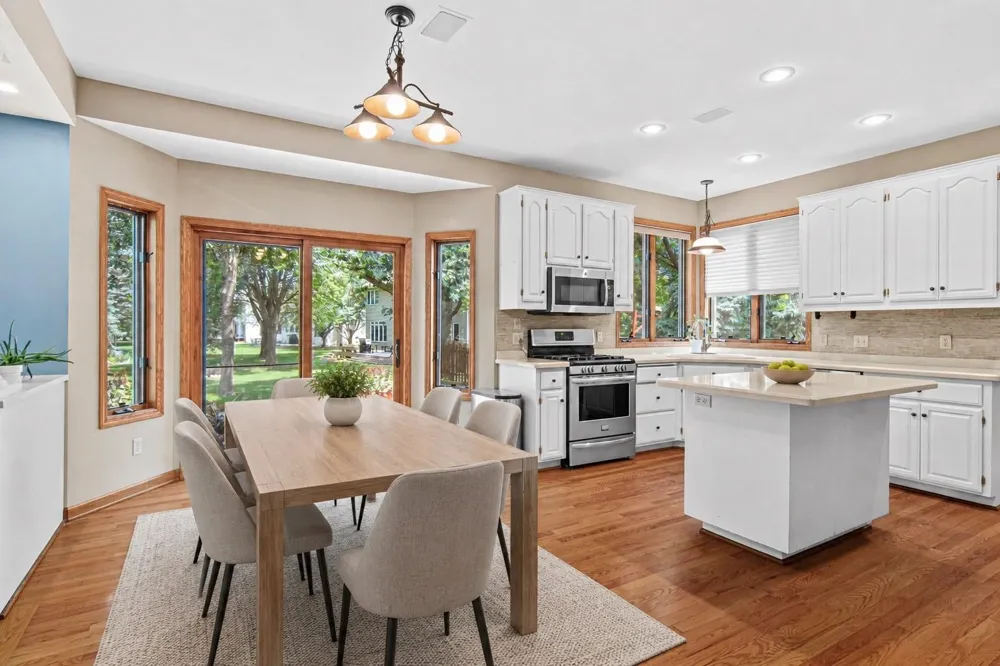 8441 W Lake Drive Chanhassen, MN 55317
