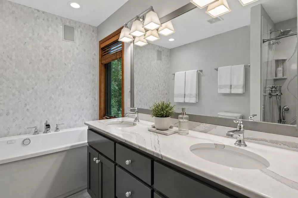 8441 W Lake Drive Chanhassen, MN 55317