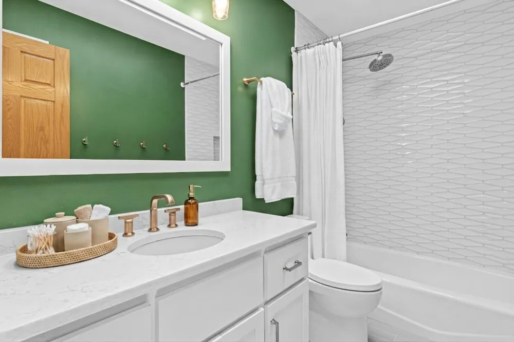 8441 W Lake Drive Chanhassen, MN 55317